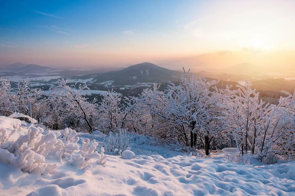 Chalupa Luzicke Hory Dolni Svetla ภายนอก รูปภาพ